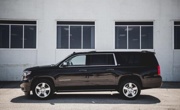 chevrolet suburban - Image 2