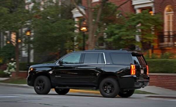Chevrolet Tahoe - Image 3