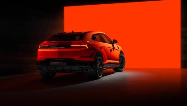 Lamborghini Urus - Image 3